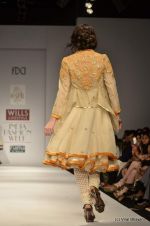 Model walk the ramp for Vineet Bahl Show at Wills Lifestyle India Fashion Week 2012 day 4 on 9th Oct 2012 (65).JPG